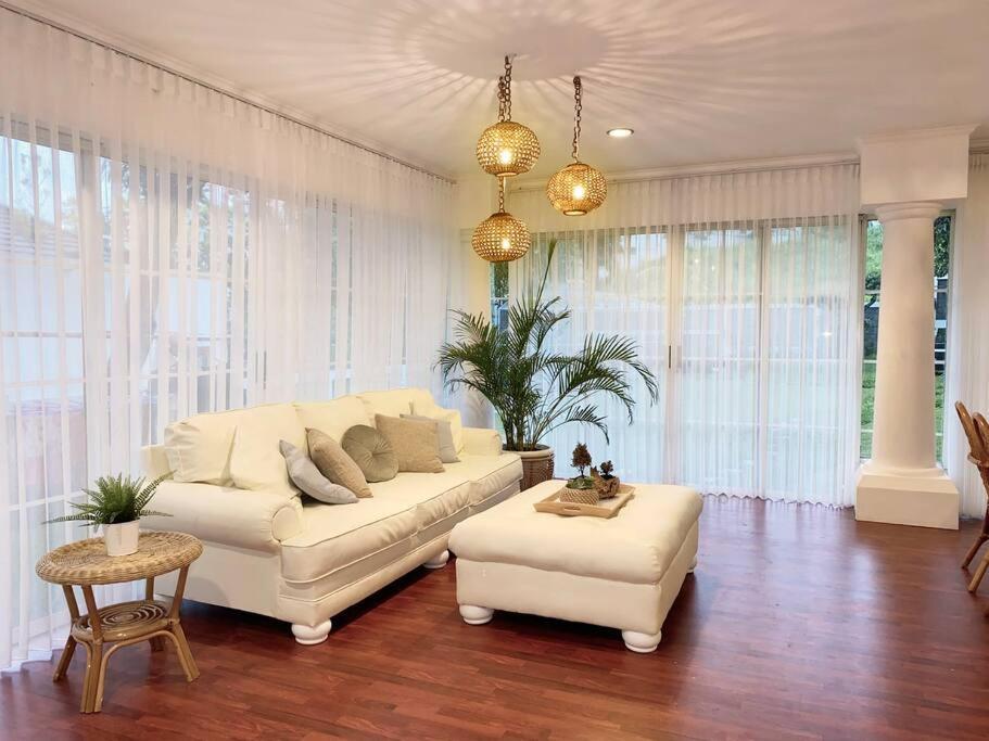 Tropical Villa By Villapedia Citaringgul Buitenkant foto